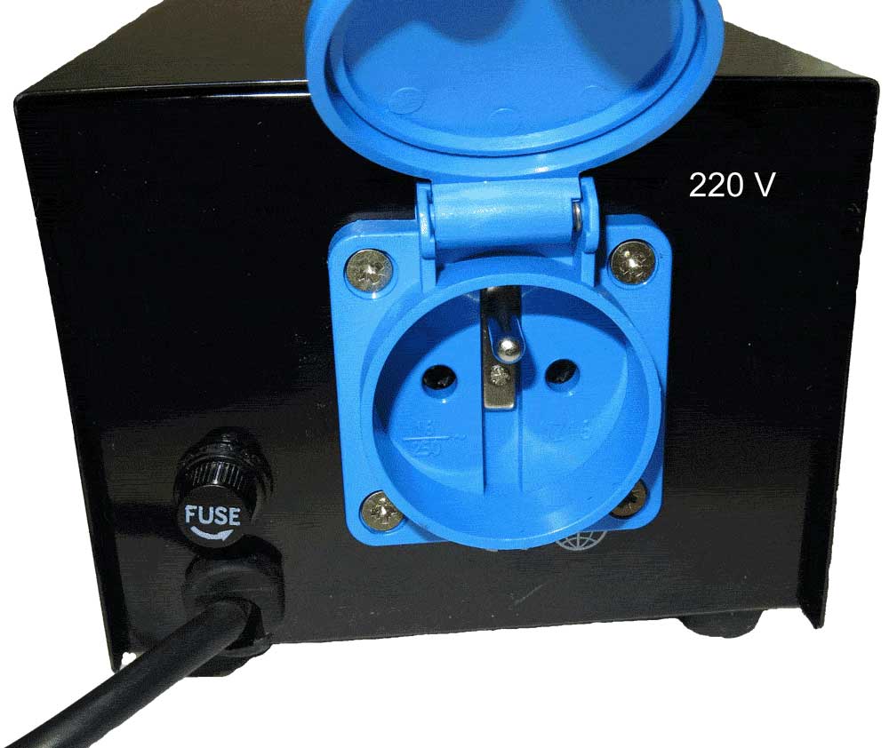 Měnič napětí 110V/220V 300W